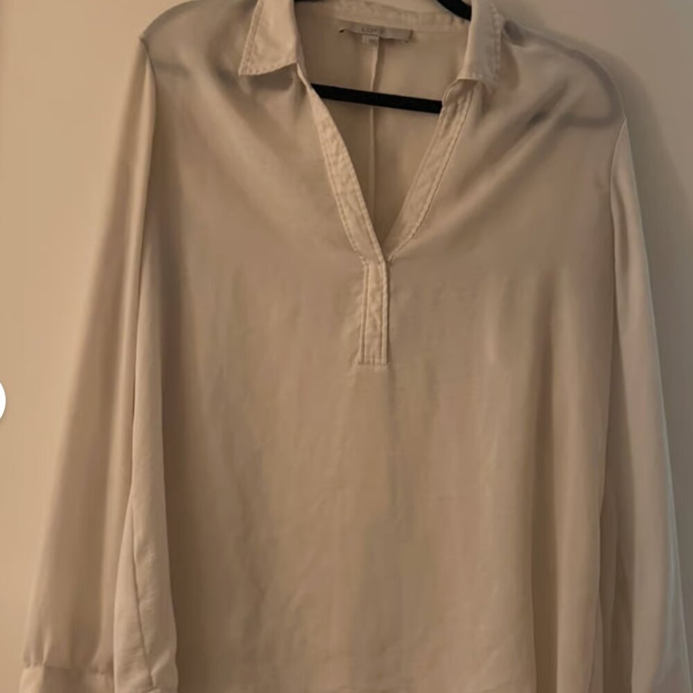 Like new gorgeous Loft white blouse